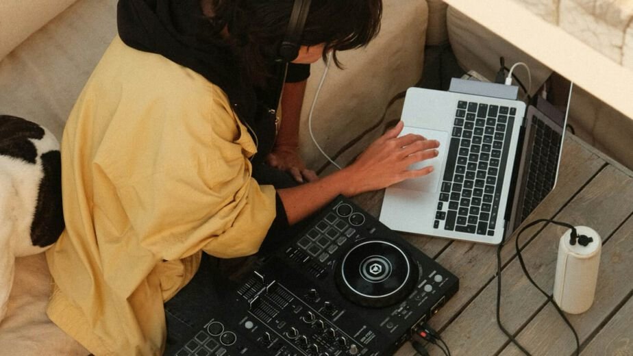 Custom Img 208 924x520